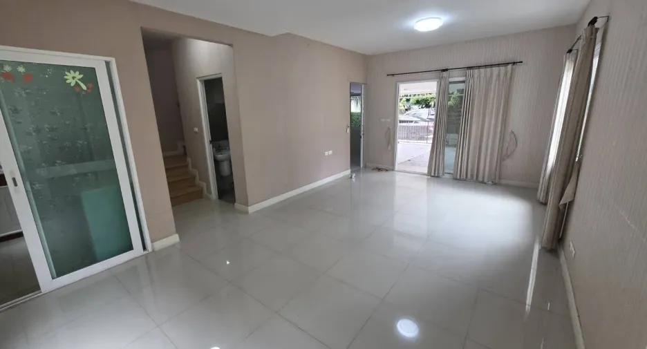 Haus zum Kauf mit 5 Zimmer in Bang Kruai, Nonthaburi