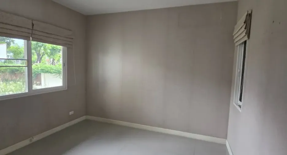 Haus zum Kauf mit 5 Zimmer in Bang Kruai, Nonthaburi