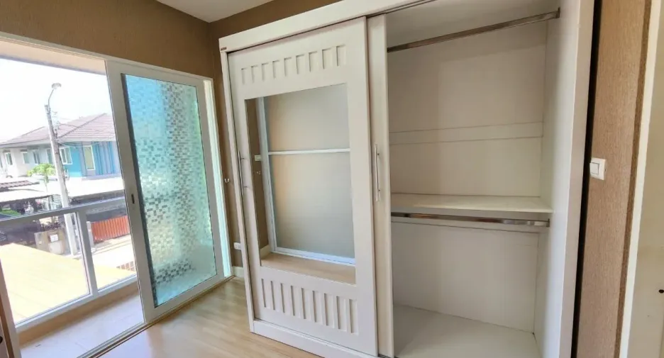 Haus zum Kauf mit 5 Zimmer in Bang Kruai, Nonthaburi