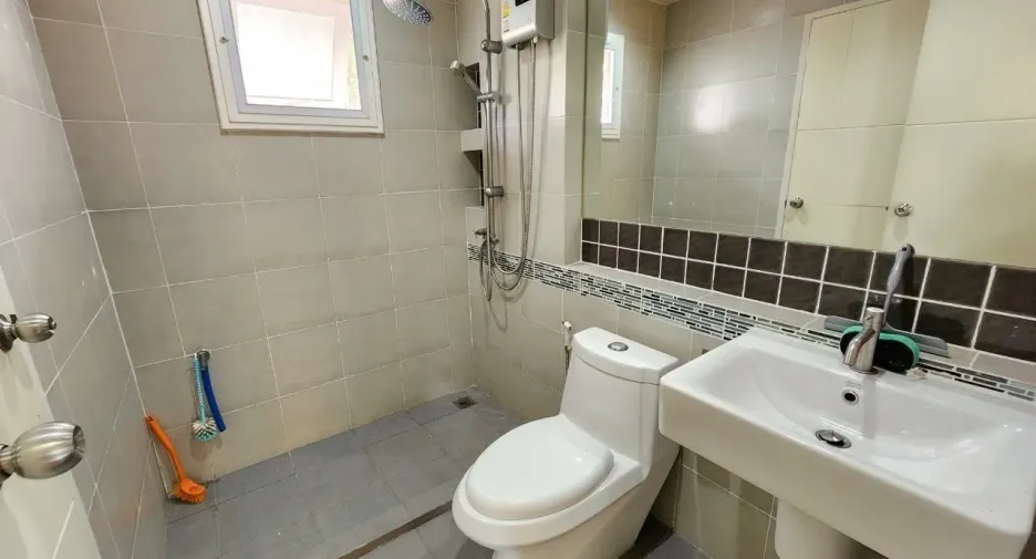 Haus zum Kauf mit 5 Zimmer in Bang Kruai, Nonthaburi