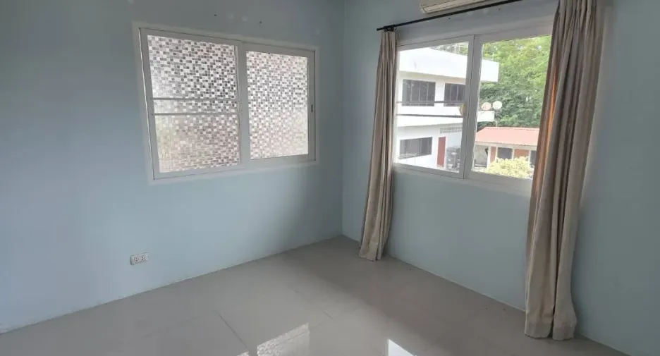 Haus zum Kauf mit 5 Zimmer in Bang Kruai, Nonthaburi