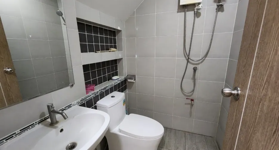 Haus zum Kauf mit 5 Zimmer in Bang Kruai, Nonthaburi