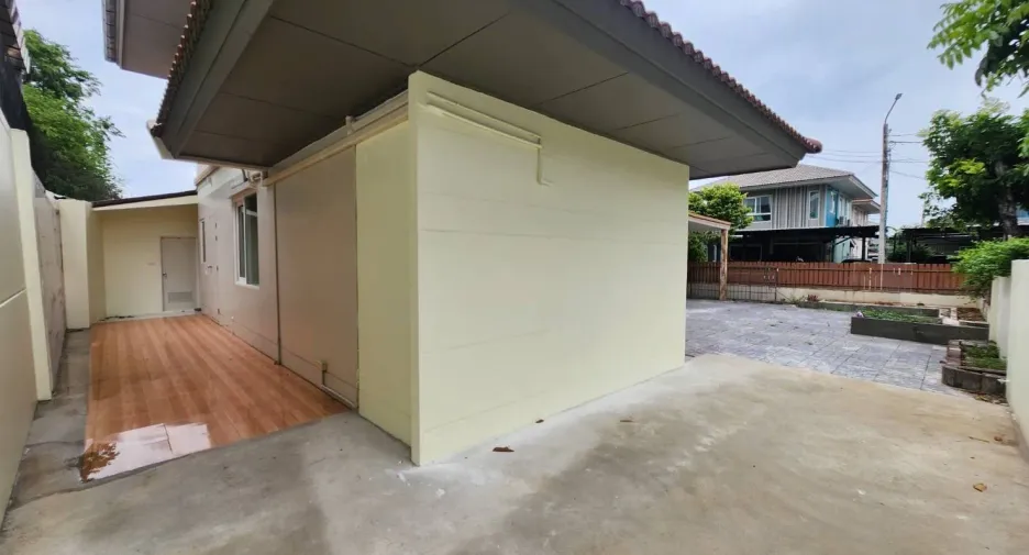 Haus zum Kauf mit 5 Zimmer in Bang Kruai, Nonthaburi