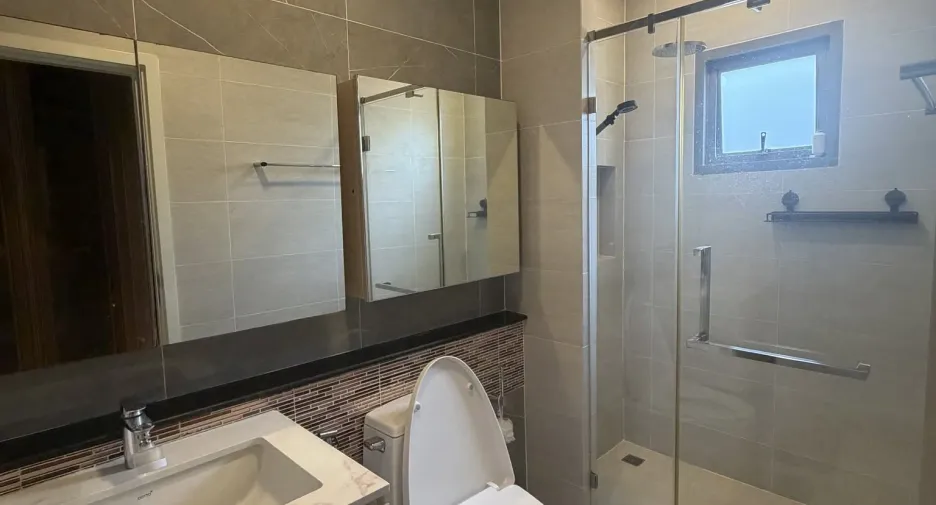 For rent 5 bedrooms house in Lat Krabang, Bangkok