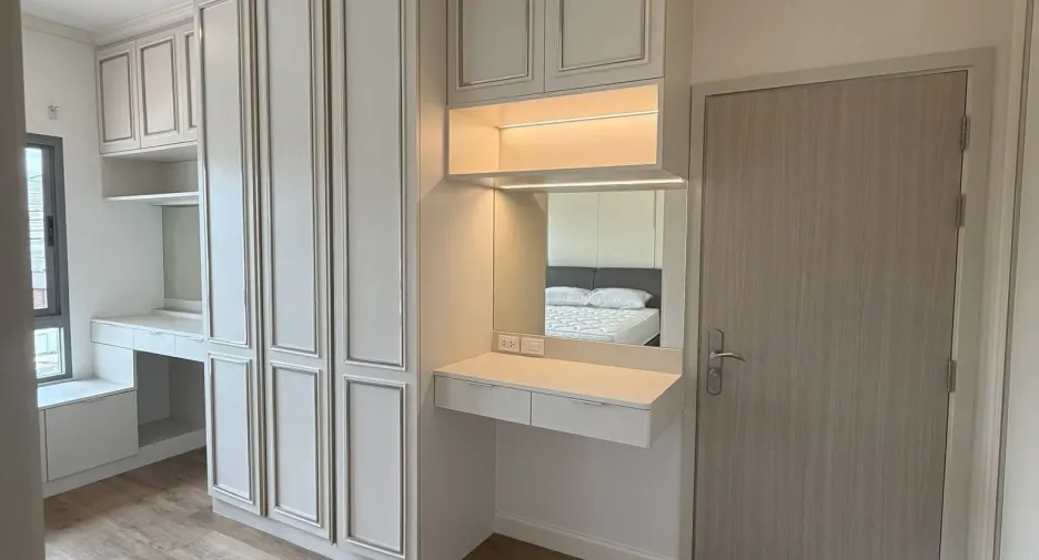 For rent 5 bedrooms house in Lat Krabang, Bangkok