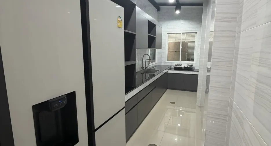 For rent 5 bedrooms house in Lat Krabang, Bangkok