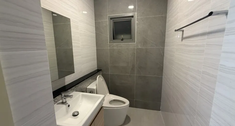 For rent 5 bedrooms house in Lat Krabang, Bangkok