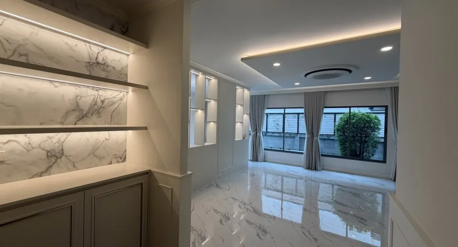 For rent 5 bedrooms house in Lat Krabang, Bangkok