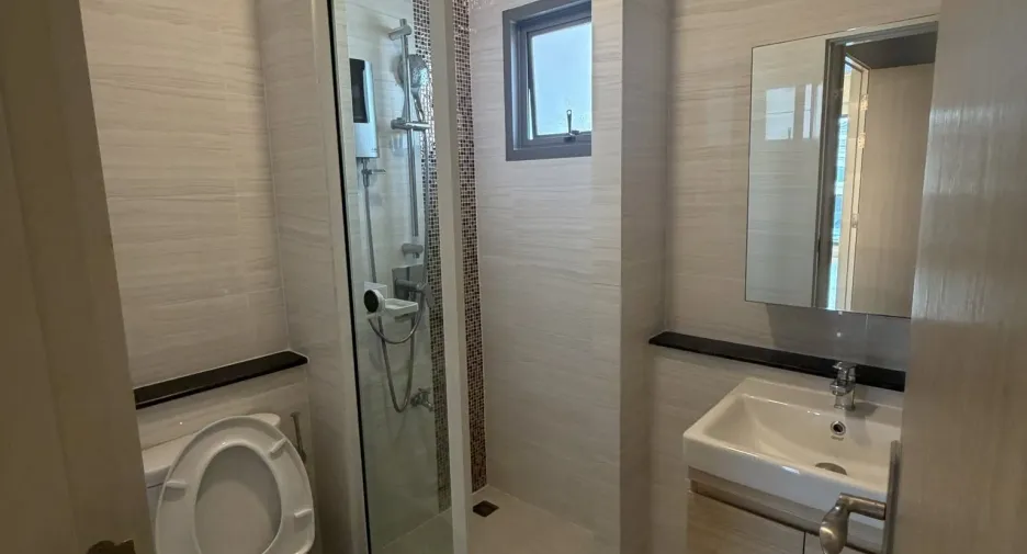 For rent 5 bedrooms house in Lat Krabang, Bangkok