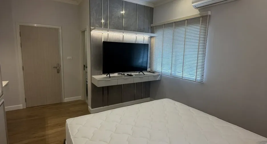 For rent 5 bedrooms house in Lat Krabang, Bangkok