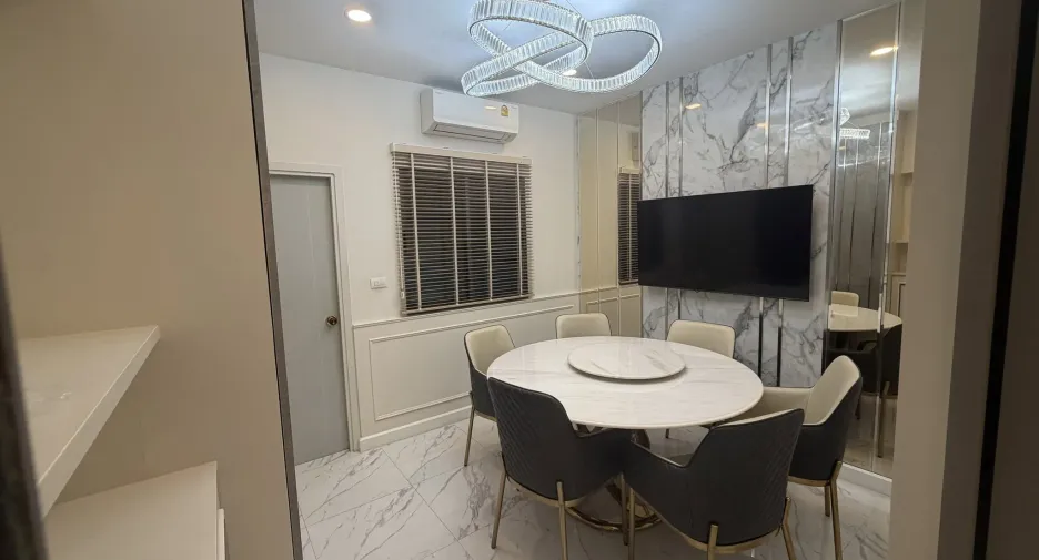 For rent 5 bedrooms house in Lat Krabang, Bangkok