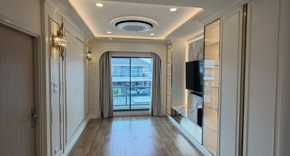 For rent 5 bedrooms house in Lat Krabang, Bangkok