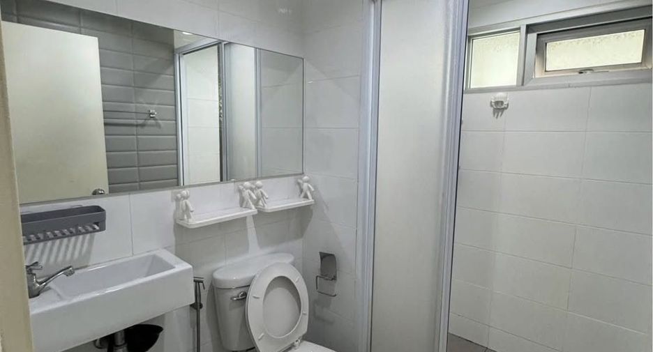 For sale 2 ベッドルーム condo in Khlong Toei, Bangkok