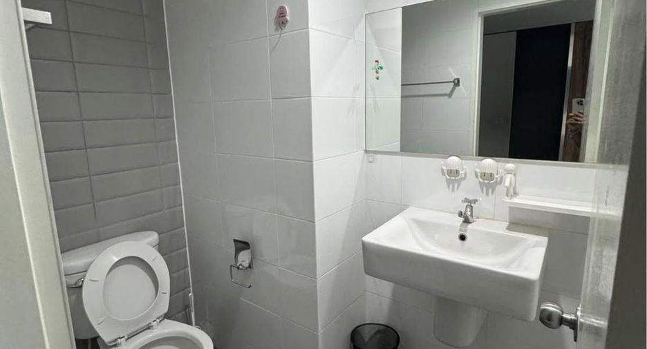 For sale 2 ベッドルーム condo in Khlong Toei, Bangkok
