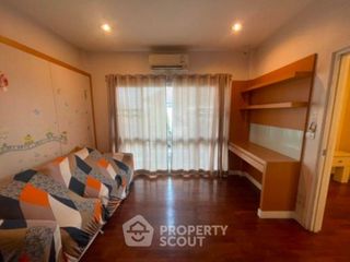 For rent and for sale 5 bedrooms house in Khan Na Yao, Bangkok