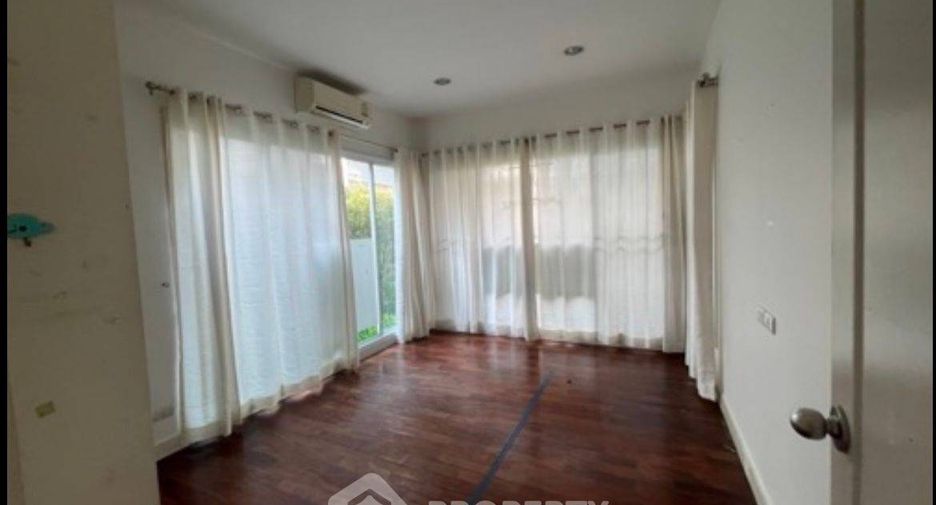 For rent and for sale 5 bedrooms house in Khan Na Yao, Bangkok
