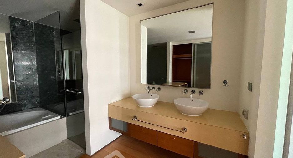 For rent and for sale 3 bedrooms condo in Khlong Toei, Bangkok
