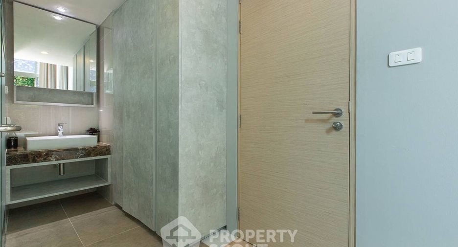 Продажа 2 спальни кондо в Пхра Кханонг, Бангкок