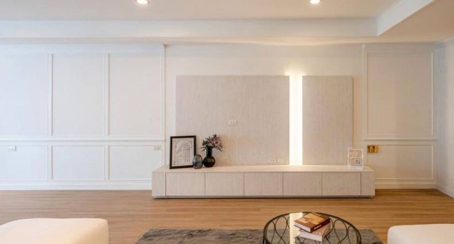 For sale 3 bedrooms condo in Khlong Toei, Bangkok