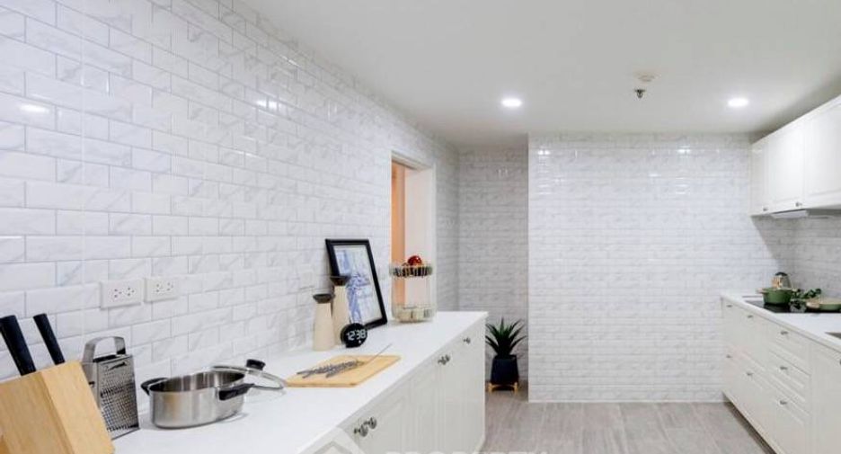 For sale 3 bedrooms condo in Khlong Toei, Bangkok