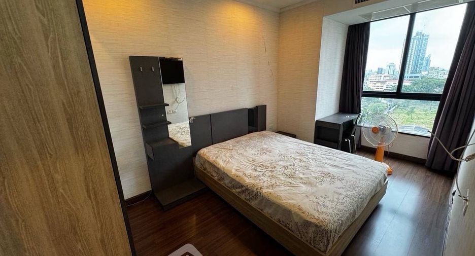For sale 2 ベッドルーム condo in Sathon, Bangkok
