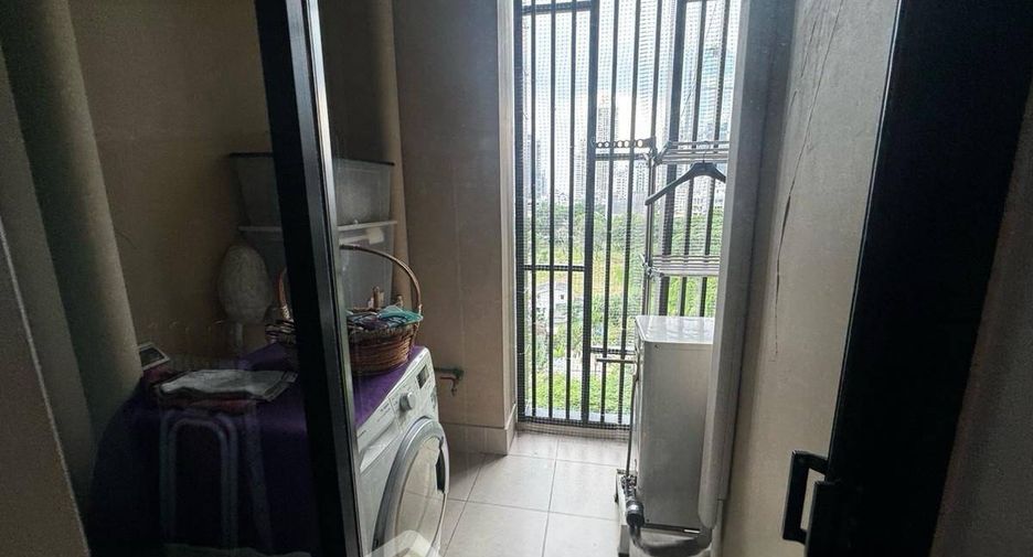 For sale 2 ベッドルーム condo in Sathon, Bangkok