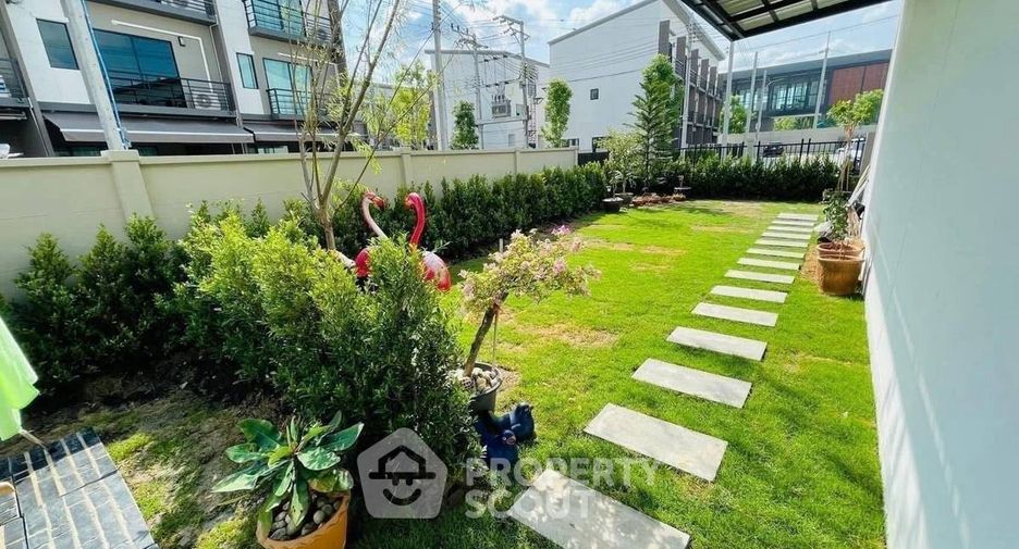 Casa adosada en alquiler y en venta de 3 habitaciones en Prawet, Bangkok