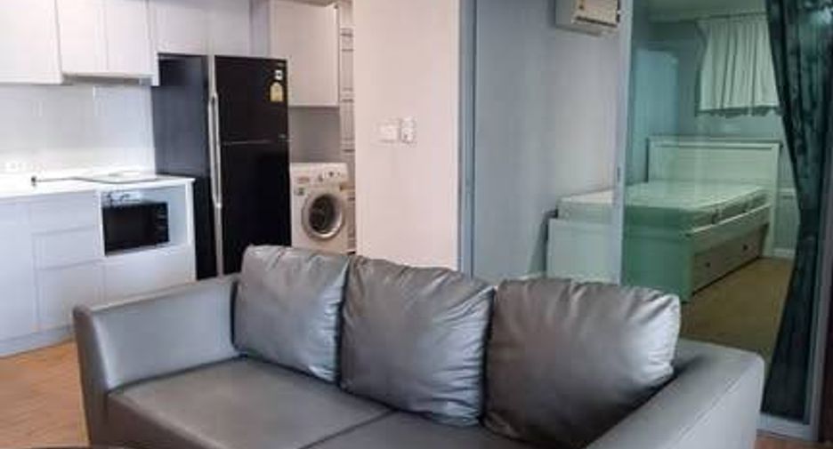 For rent 2 bedrooms condo in Yan Nawa, Bangkok