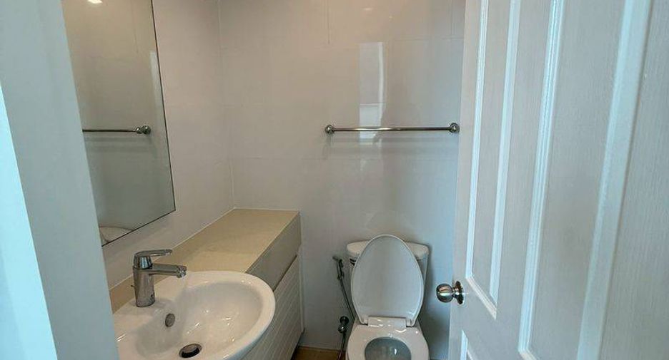 For rent 3 bedrooms condo in Khlong Toei, Bangkok