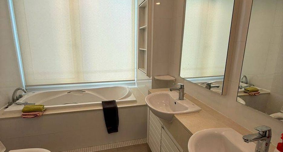 For rent 3 bedrooms condo in Khlong Toei, Bangkok