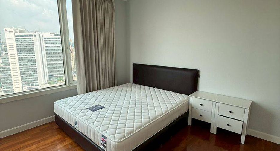 For rent 3 bedrooms condo in Khlong Toei, Bangkok