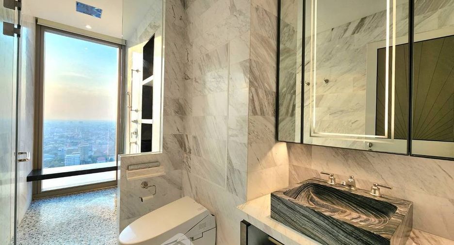 For rent 3 ベッドルーム condo in Khlong San, Bangkok