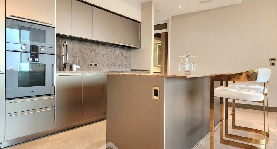 For rent 3 ベッドルーム condo in Khlong San, Bangkok