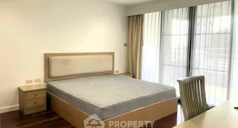 For rent 3 bedrooms condo in Khlong Toei, Bangkok
