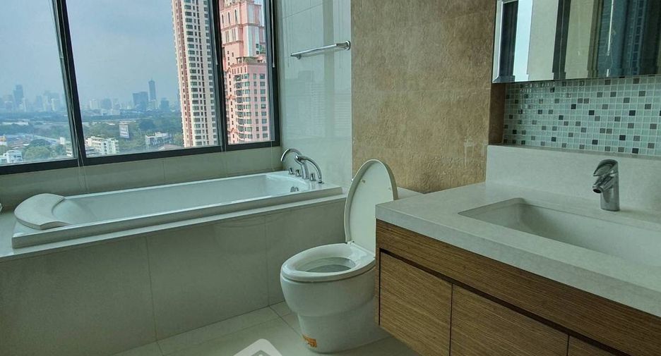 For rent 2 bedrooms condo in Khlong Toei, Bangkok