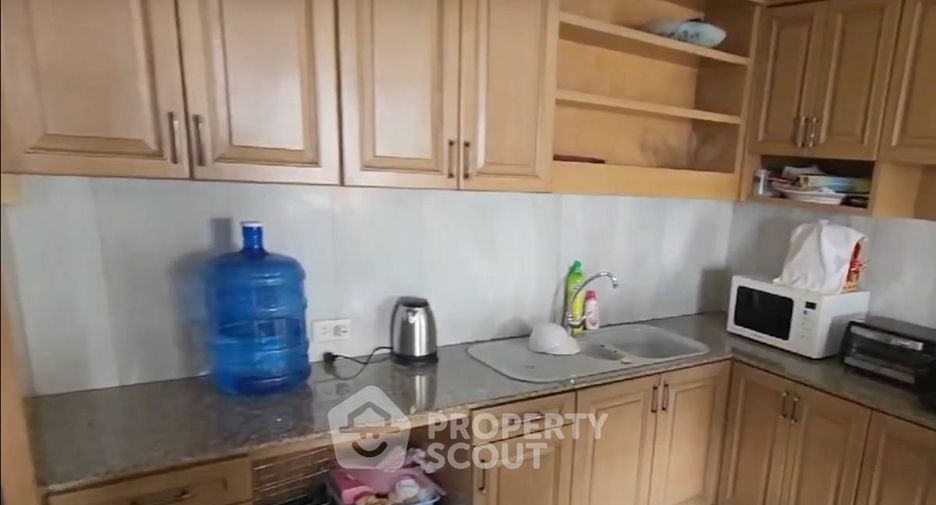 For sale 3 bedrooms condo in Bang Phlat, Bangkok
