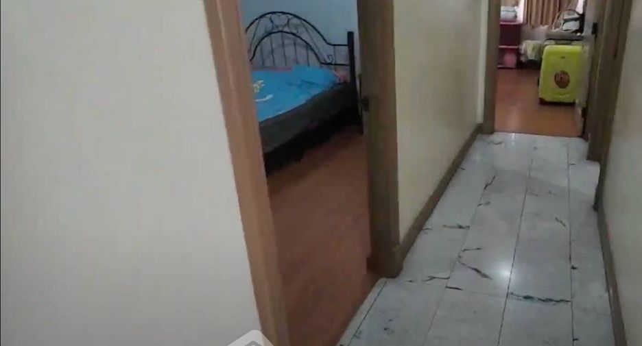 For sale 3 bedrooms condo in Bang Phlat, Bangkok