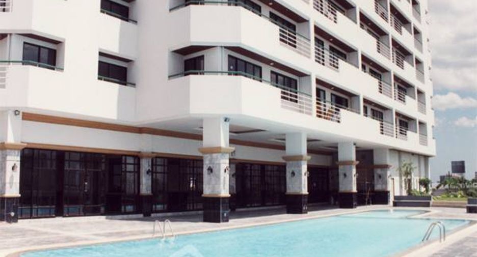 For sale 3 bedrooms condo in Bang Phlat, Bangkok