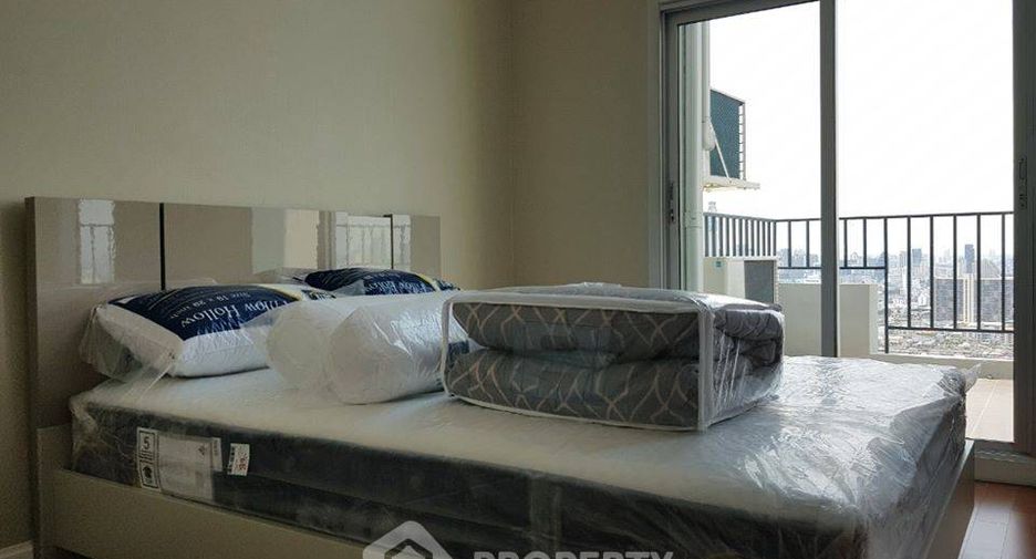 For sale 3 bedrooms condo in Huai Khwang, Bangkok