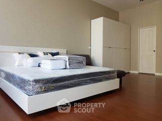For sale 3 bedrooms condo in Huai Khwang, Bangkok