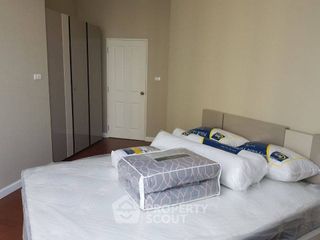For sale 3 bedrooms condo in Huai Khwang, Bangkok