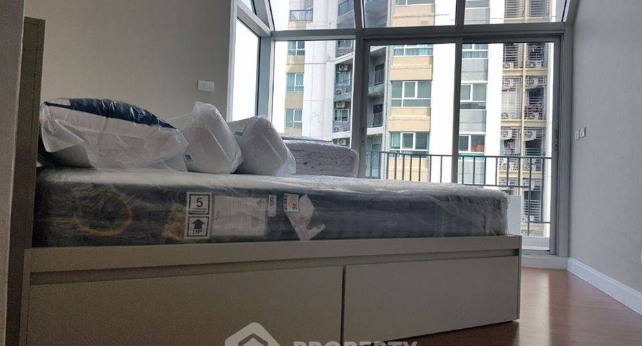 For sale 3 bedrooms condo in Huai Khwang, Bangkok