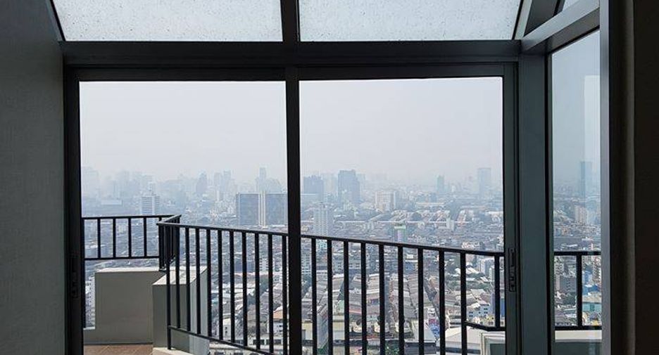 For sale 3 bedrooms condo in Huai Khwang, Bangkok
