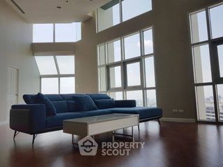 For sale 3 bedrooms condo in Huai Khwang, Bangkok