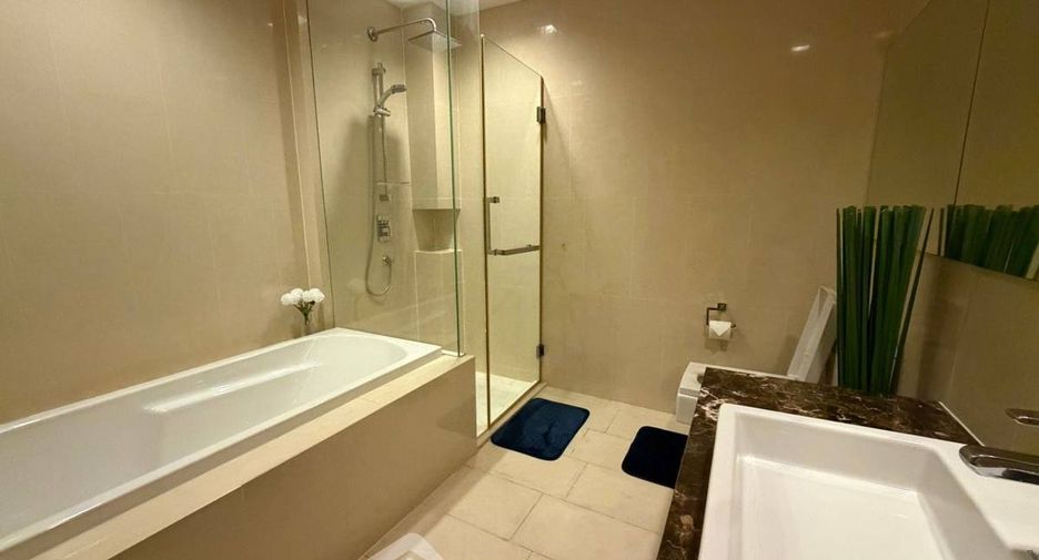 For sale 2 ベッドルーム condo in Khlong Toei, Bangkok