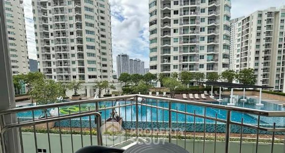 For sale 2 bedrooms condo in Huai Khwang, Bangkok