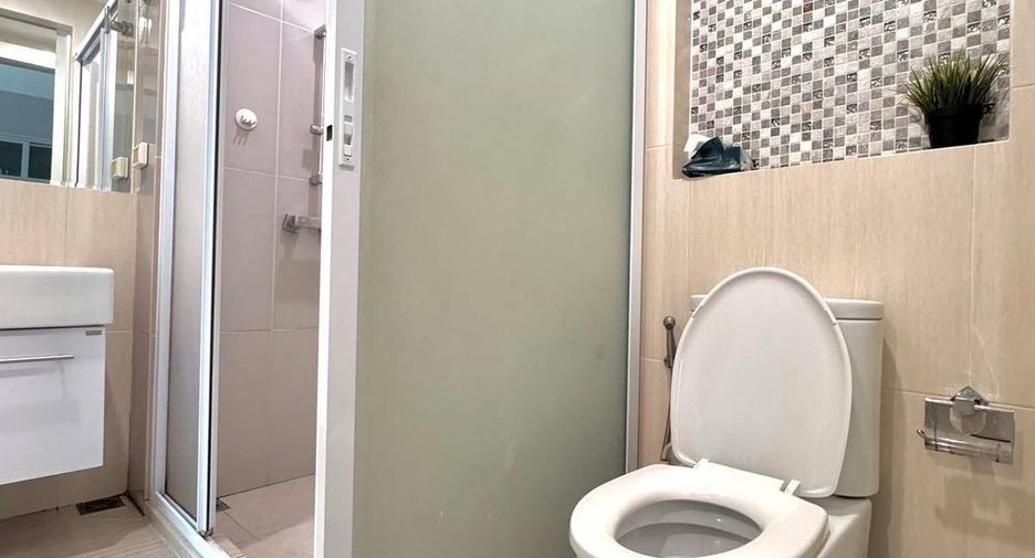 For rent and for sale 1 bed condo in Huai Khwang, Bangkok