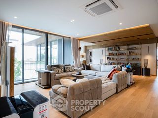 For rent and for sale 5 bedrooms condo in Wang Thonglang, Bangkok