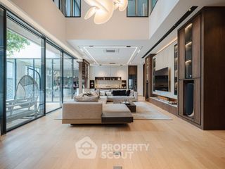 For rent and for sale 5 bedrooms condo in Wang Thonglang, Bangkok