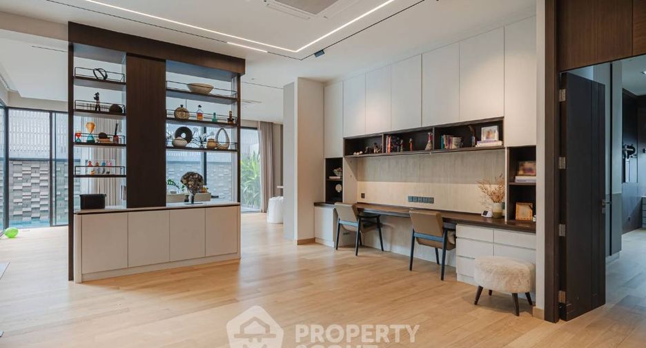 For rent and for sale 5 bedrooms condo in Wang Thonglang, Bangkok